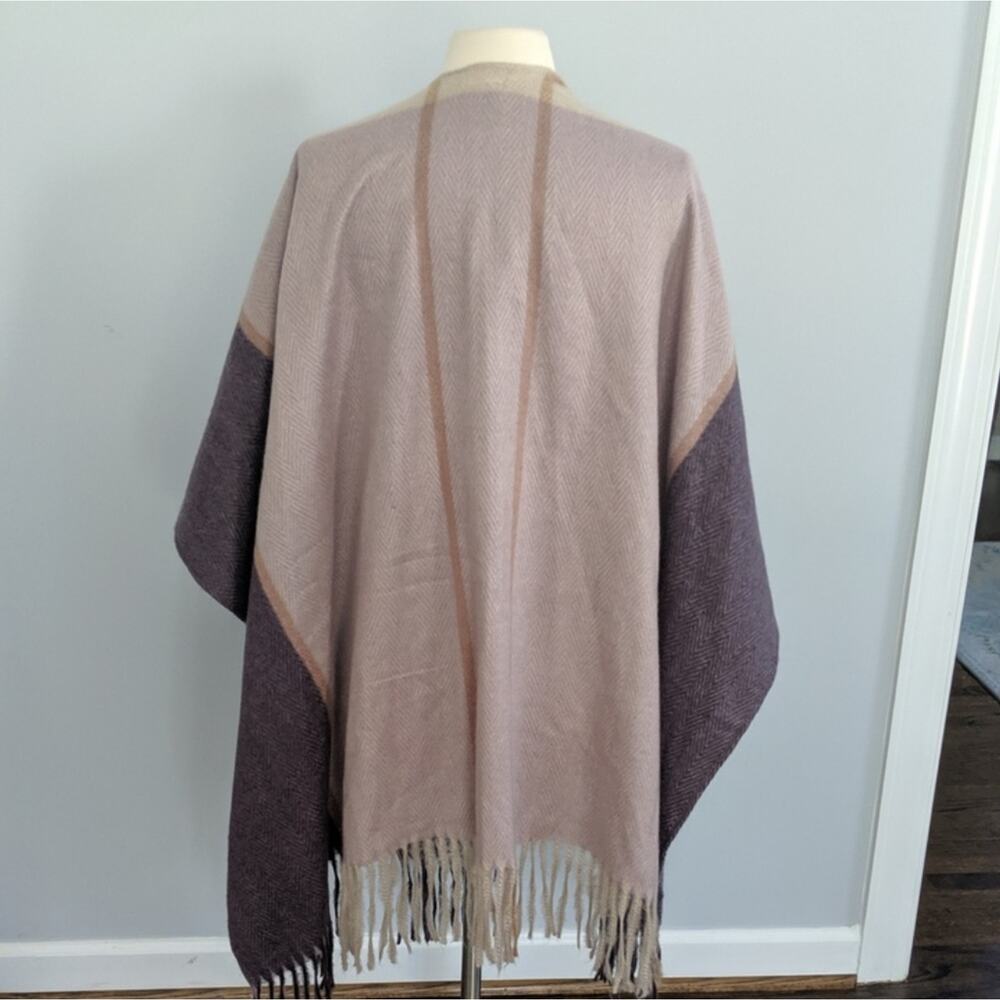 ⭐ Woolrich Pink Grey Cream Fringe Sweater Poncho One Size - Picture 3 of 5